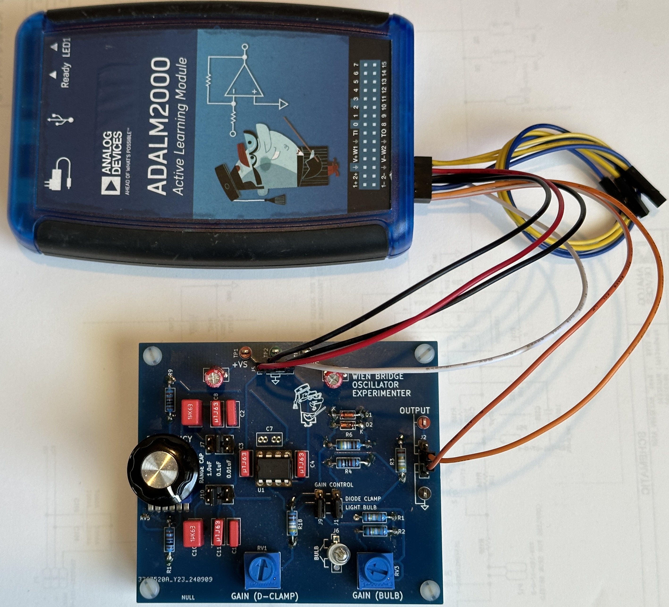 https://media.githubusercontent.com/media/analogdevicesinc/documentation/ad5766_sdz_doc/docs/university/active_learning/wien_bridge_oscillator/experimenter.jpg