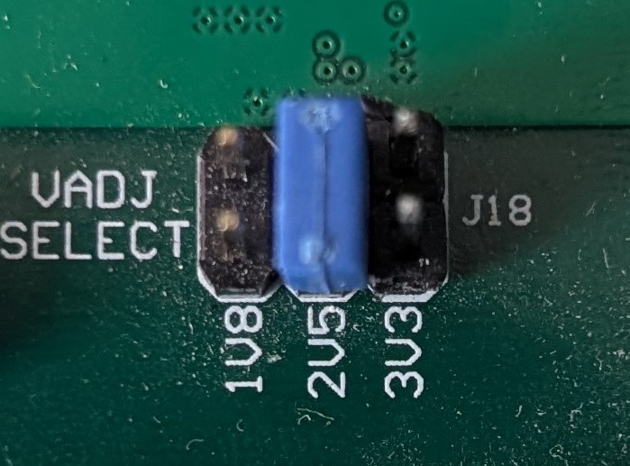 https://media.githubusercontent.com/media/analogdevicesinc/documentation/add_ad488x_fmc_evb_docs/docs/solutions/reference-designs/eval-ad488x-fmc/images/zed_vadj_jumpers.jpg
