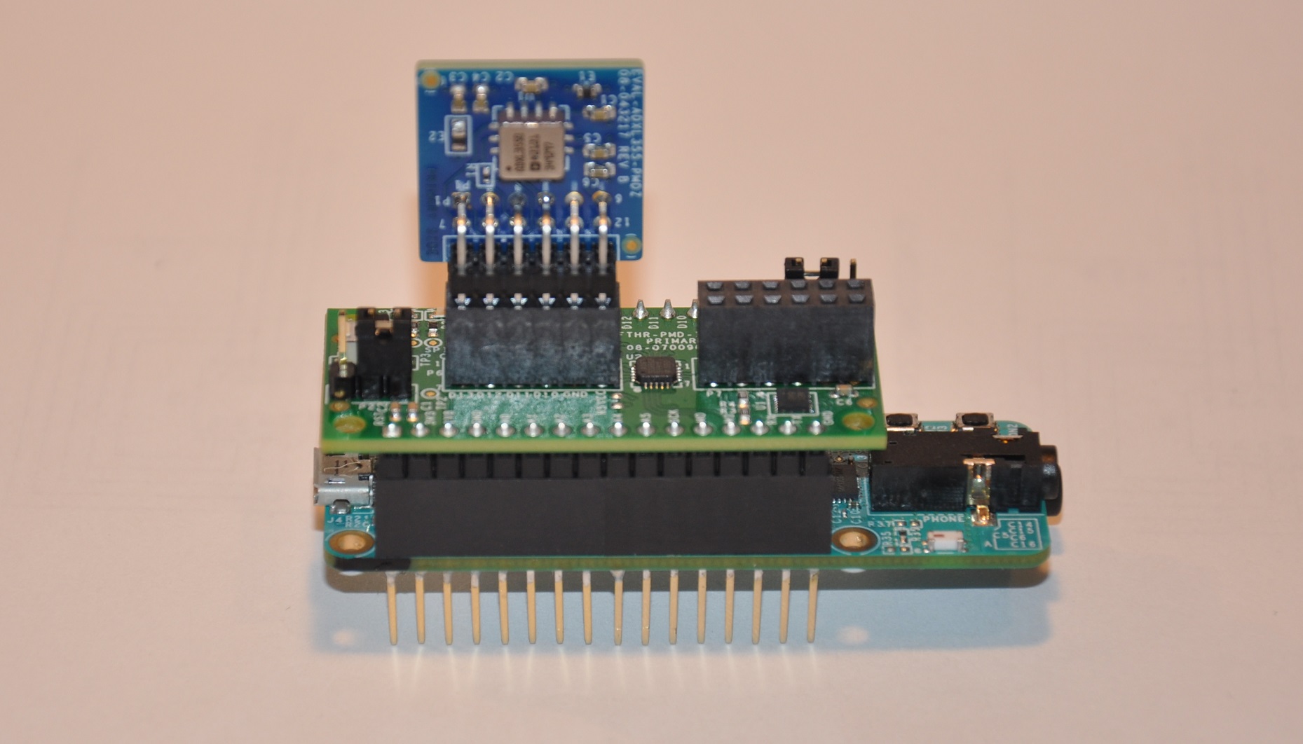 https://media.githubusercontent.com/media/analogdevicesinc/documentation/main/docs/eval/user-guide/mem/adxl355-pmdz/adxl355_max32655fthr_connections.jpg