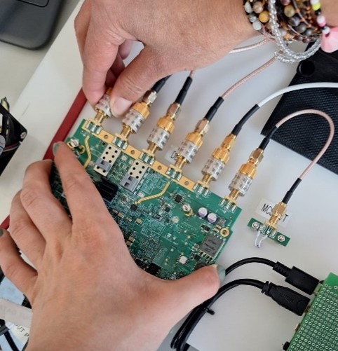 https://media.githubusercontent.com/media/analogdevicesinc/documentation/main/docs/solutions/reference-designs/ad-jupiter-ebz/images/dut_cable_removal.jpg