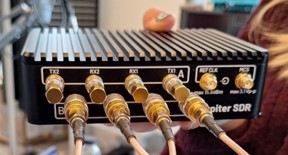 https://media.githubusercontent.com/media/analogdevicesinc/documentation/main/docs/solutions/reference-designs/ad-jupiter-ebz/images/rf_loopback_label_b.jpg