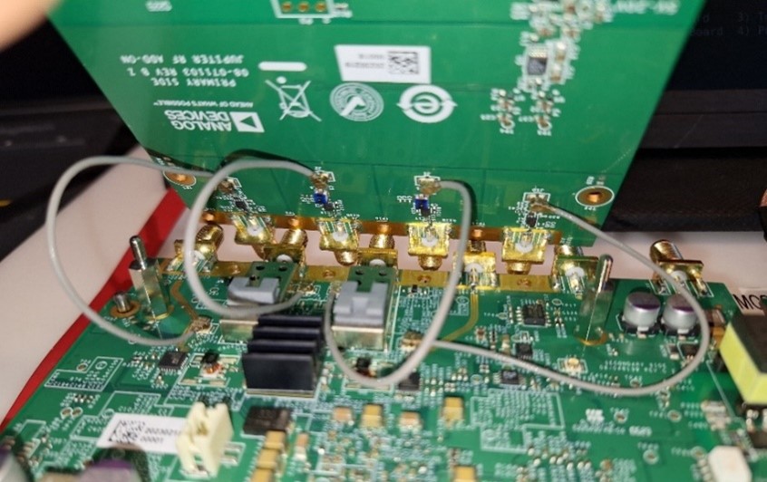 https://media.githubusercontent.com/media/analogdevicesinc/documentation/main/docs/solutions/reference-designs/ad-jupiter-ebz/images/ufl_cable_main_board_conn_test_seq_2.jpg