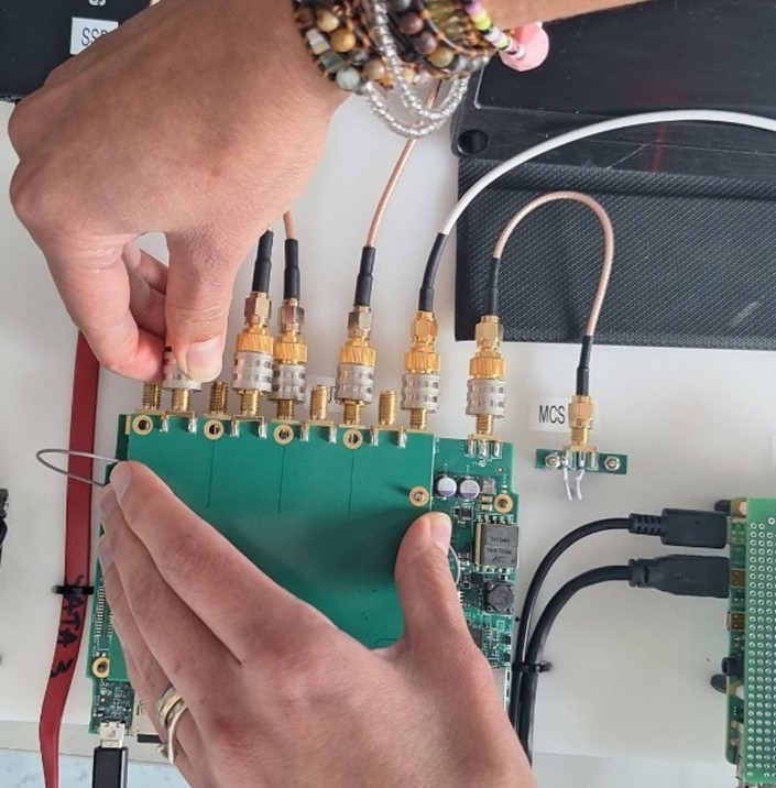 https://media.githubusercontent.com/media/analogdevicesinc/documentation/main/docs/solutions/reference-designs/ad-jupiter-ebz/images/unplug_loopback_cable_test_seq_2.jpg