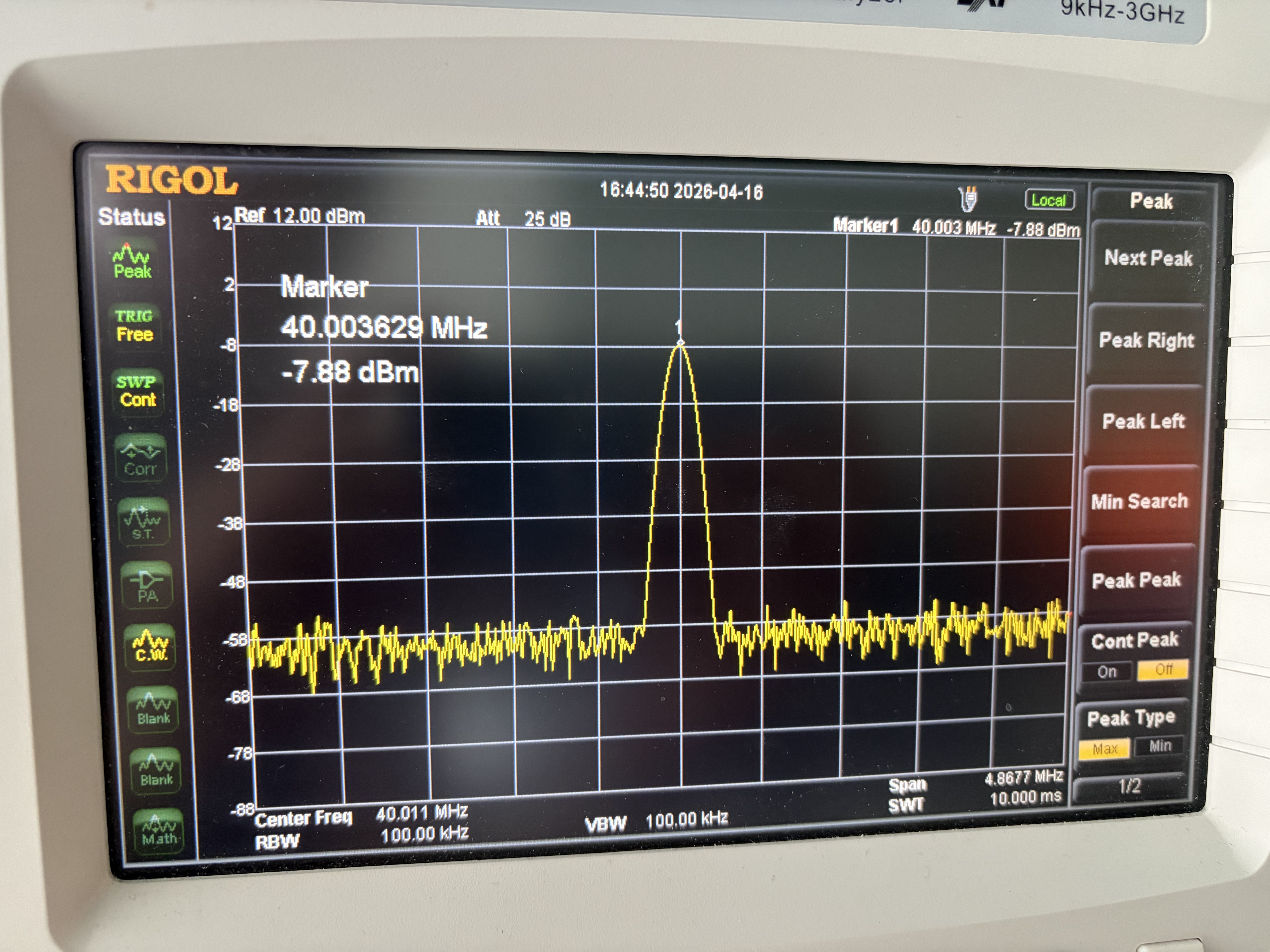 https://media.githubusercontent.com/media/analogdevicesinc/documentation/main/docs/solutions/reference-designs/dac-fmc-ebz/images/iio_osc_spectrum_analyzer_ad9172_zcu102.jpg