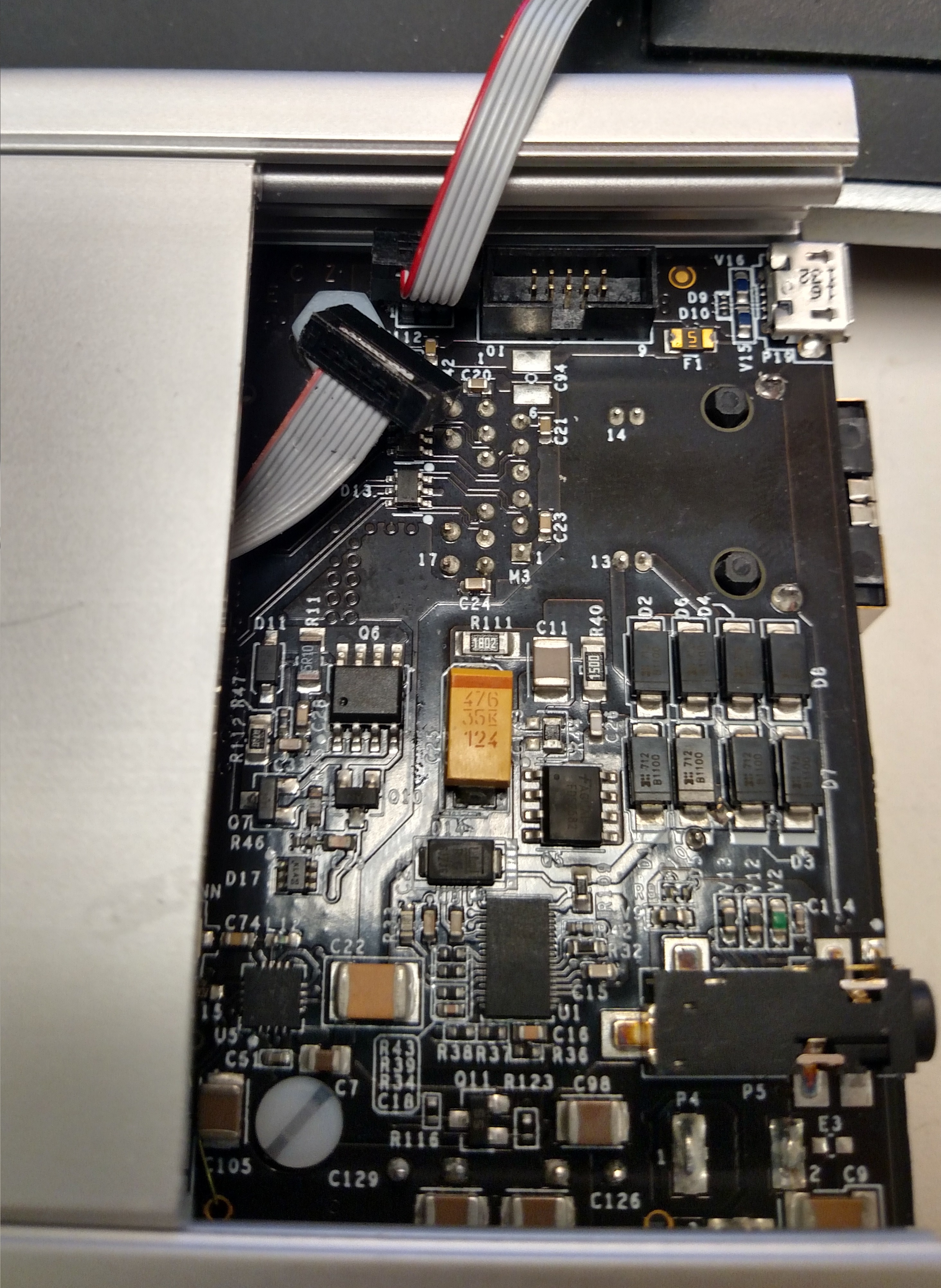 https://media.githubusercontent.com/media/analogdevicesinc/documentation/main/docs/solutions/reference-designs/pzsdr/images/connecting_power_switch_cable_and_navigation_switch_cable.jpg