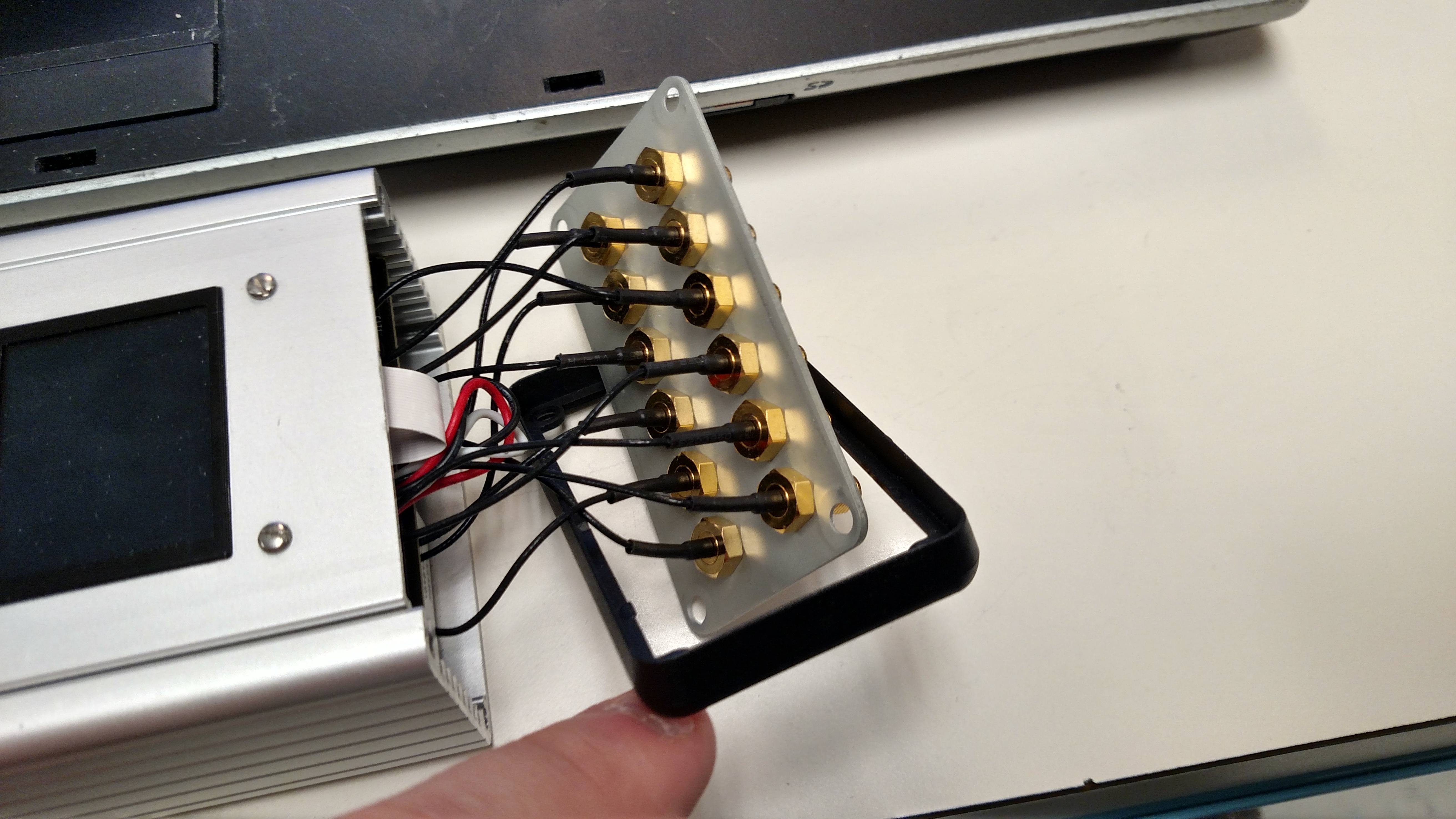 https://media.githubusercontent.com/media/analogdevicesinc/documentation/main/docs/solutions/reference-designs/pzsdr/images/first_step_in_applying_plastic_frame.jpg