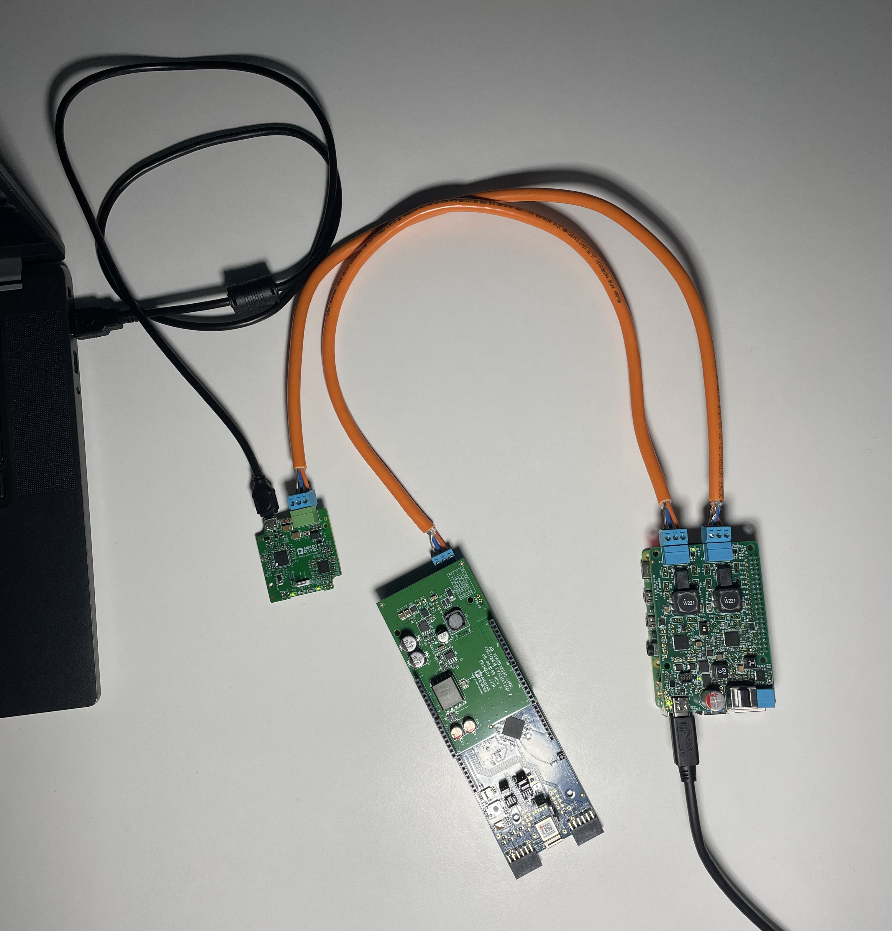 https://media.githubusercontent.com/media/analogdevicesinc/system-level/main/docs/solutions/reference-designs/ad-apard32690-sl/ad-apardspoe-sl/apard-spoe-setup.png