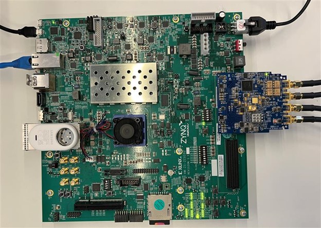 https://media.githubusercontent.com/media/analogdevicesinc/system-level/main/docs/solutions/reference-designs/ad-fmcdaq2-ebz/images/ad-fmcdaq2-ebz_zcu102_setup_linux.png