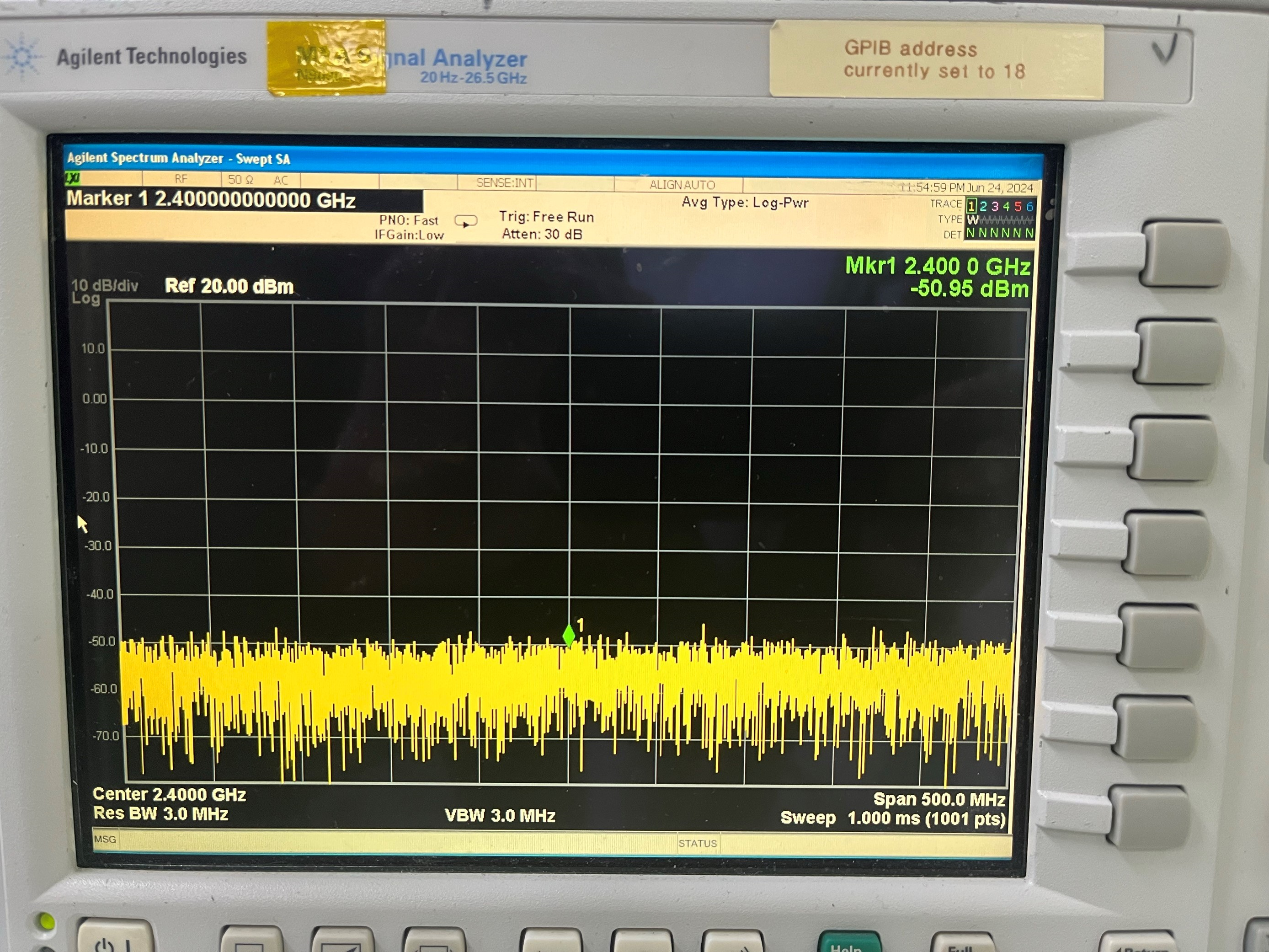 https://media.githubusercontent.com/media/analogdevicesinc/system-level/main/docs/solutions/reference-designs/ad-paarray3552r-sl/hardware-guide/sig_analyzer_setup.png