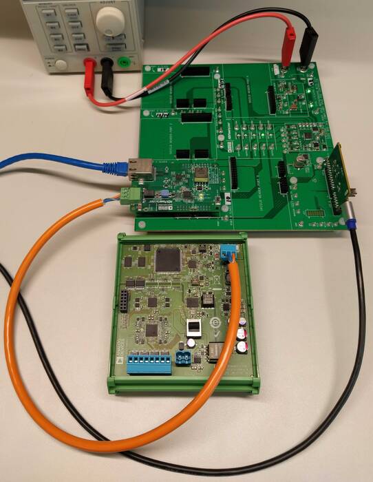https://media.githubusercontent.com/media/analogdevicesinc/system-level/main/docs/solutions/reference-designs/ad-swiot1l-sl/hardware-guide/swiot1l_with_spoe.jpg