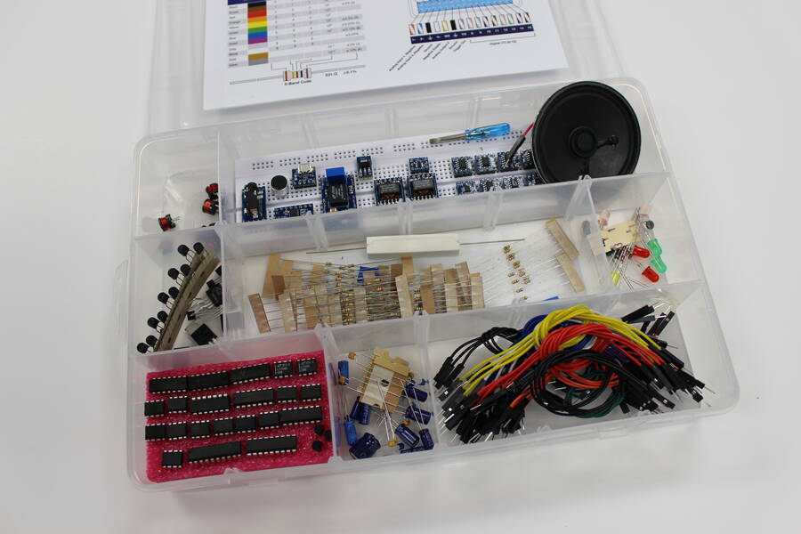 https://media.githubusercontent.com/media/analogdevicesinc/system-level/main/docs/solutions/reference-designs/adalp2000/kit_contents.jpg