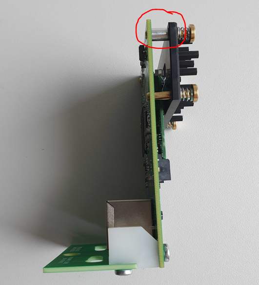 https://media.githubusercontent.com/media/analogdevicesinc/system-level/main/docs/solutions/reference-designs/admv96s-wgbe-ek1/production_testing/images/aluminium_spacers_position.png