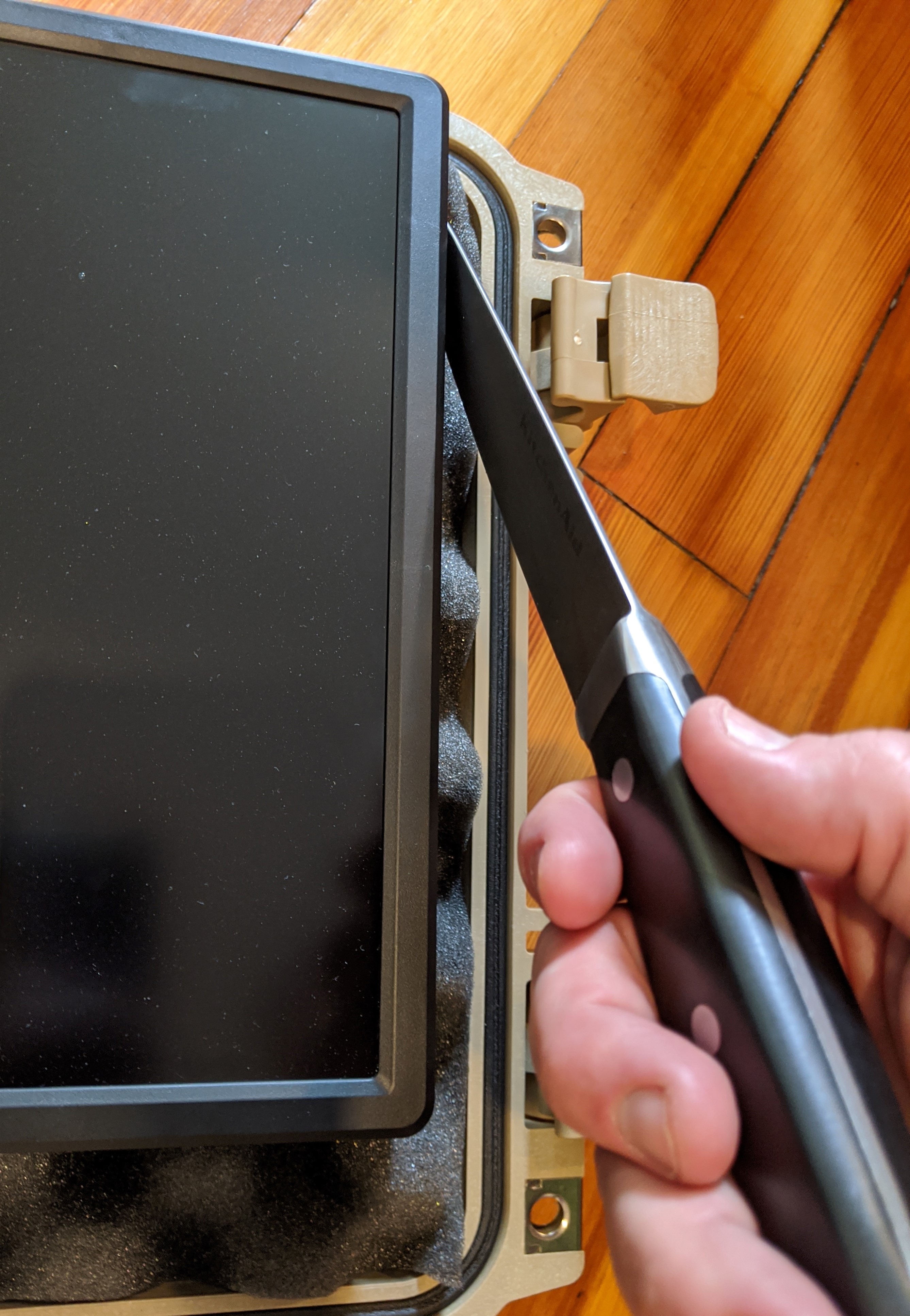https://media.githubusercontent.com/media/analogdevicesinc/system-level/main/docs/solutions/reference-designs/cn0549/images/pelican_case_monitor_foam_cutting.jpg