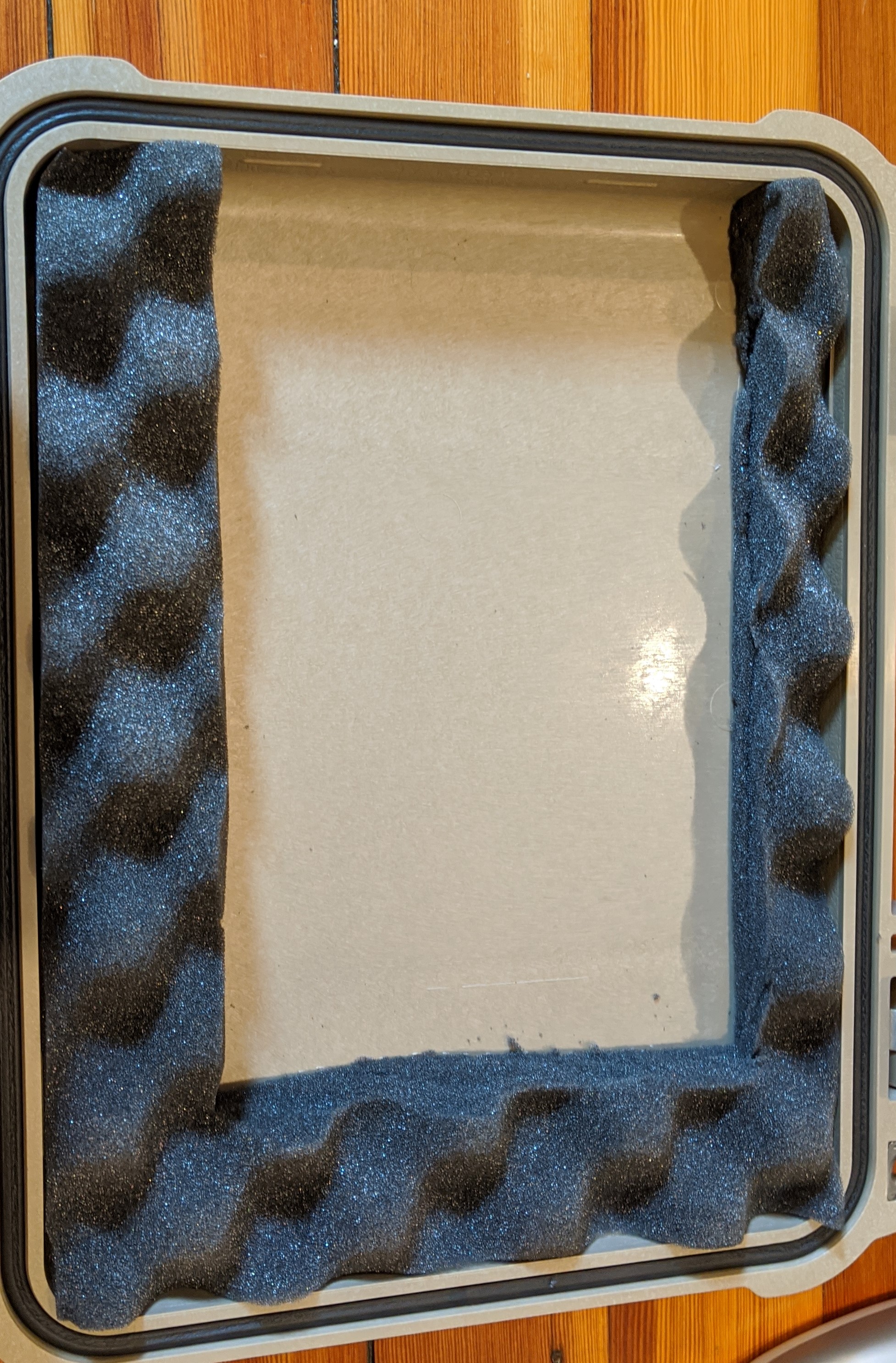 https://media.githubusercontent.com/media/analogdevicesinc/system-level/main/docs/solutions/reference-designs/cn0549/images/pelican_case_monitor_foam_outline.jpg
