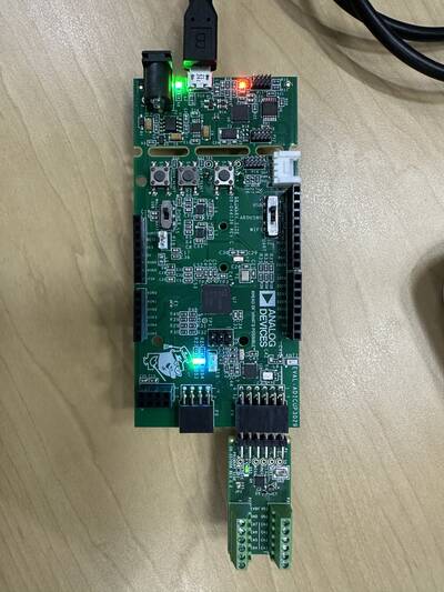 https://media.githubusercontent.com/media/analogdevicesinc/system-level/main/docs/solutions/reference-designs/eval-ad5592R-pmdz/ad5592r-pmod-on.jpg