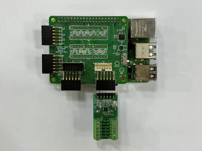 https://media.githubusercontent.com/media/analogdevicesinc/system-level/main/docs/solutions/reference-designs/eval-ad5593r-pmdz/5593_rpi.jpg