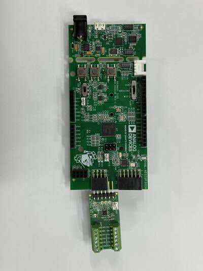 https://media.githubusercontent.com/media/analogdevicesinc/system-level/main/docs/solutions/reference-designs/eval-ad5593r-pmdz/img_3001.jpg