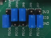 https://media.githubusercontent.com/media/analogdevicesinc/system-level/main/docs/solutions/reference-designs/eval-adaq8092-fmc/images/zedboard-sd-card-boot-jumpers.png