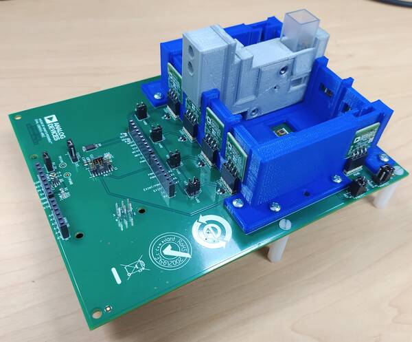 https://media.githubusercontent.com/media/analogdevicesinc/system-level/main/docs/solutions/reference-designs/eval-cn0503-ardz/fullphoto.jpg