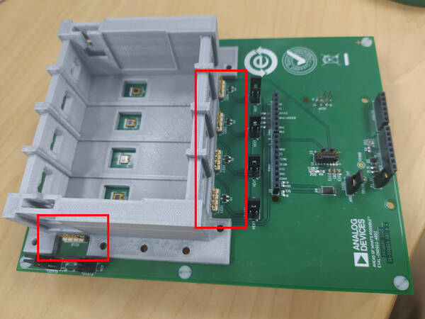 https://media.githubusercontent.com/media/analogdevicesinc/system-level/main/docs/solutions/reference-designs/eval-cn0503-ardz/img_20200428_100643.jpg