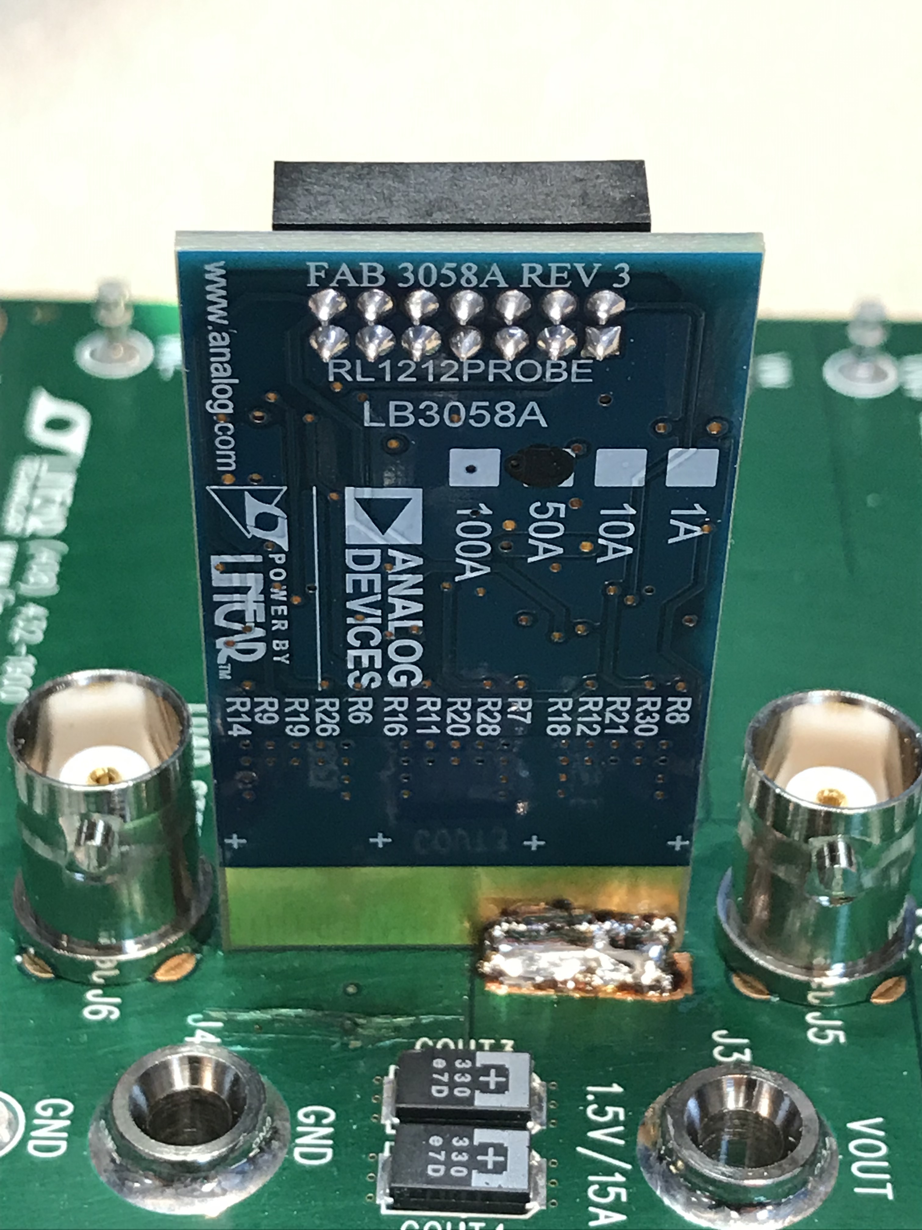 https://media.githubusercontent.com/media/analogdevicesinc/system-level/main/docs/solutions/reference-designs/eval-ltpa-kit/hardware_guide/currentprobeback.jpg