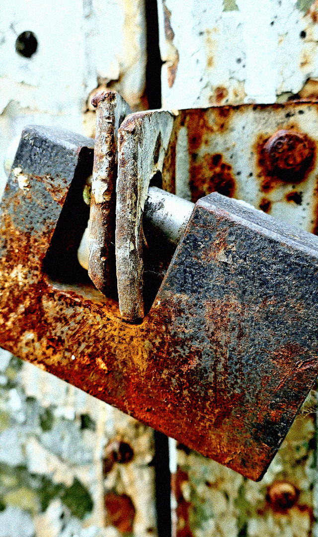 06-rusty_lock.jpg