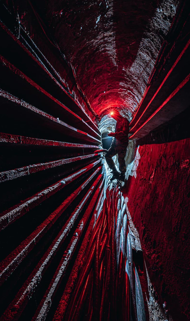 06-wire_tunnel.jpg