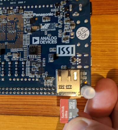 https://media.githubusercontent.com/media/plescaevelyn/adi-documentation/sdr_workshop/docs/solutions/reference-designs/images/de10-nano_sdcard_insert.jpg
