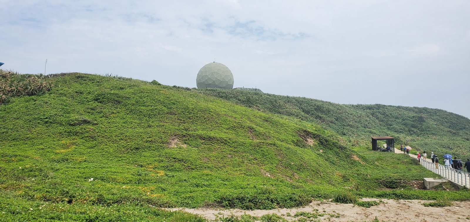 新北石門 富貴角步道：健行，玩沙，看海，燈塔美景一次滿足/ 