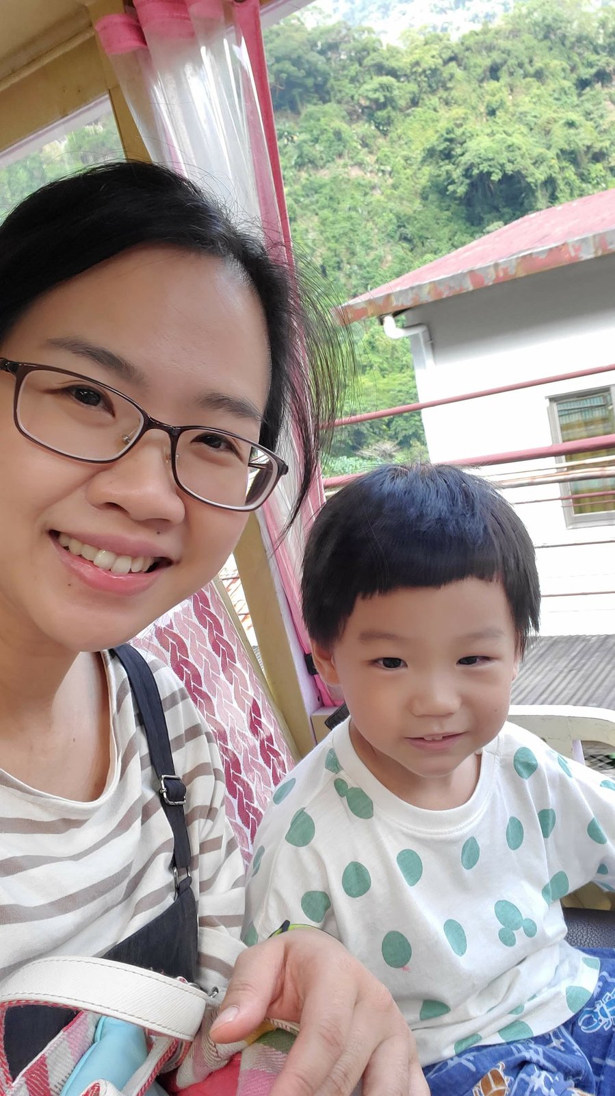 烏來 台車：小火車體驗/ 逛老街 / 雙寶一起去旅行