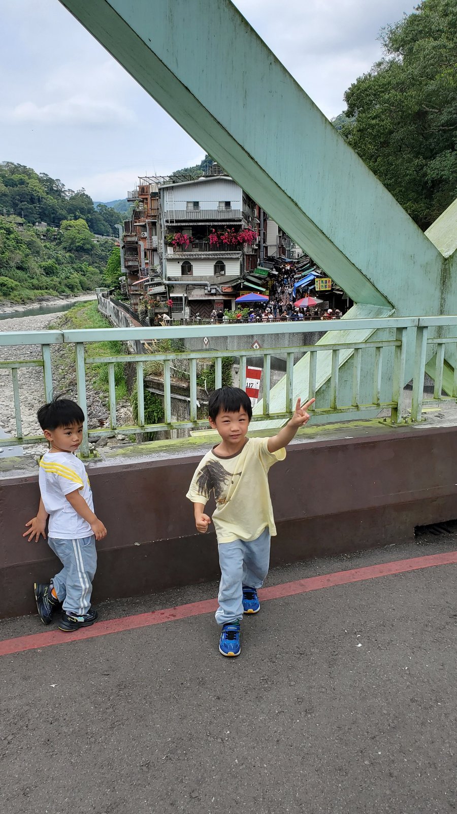 烏來 台車：小火車體驗/ 逛老街 / 雙寶一起去旅行