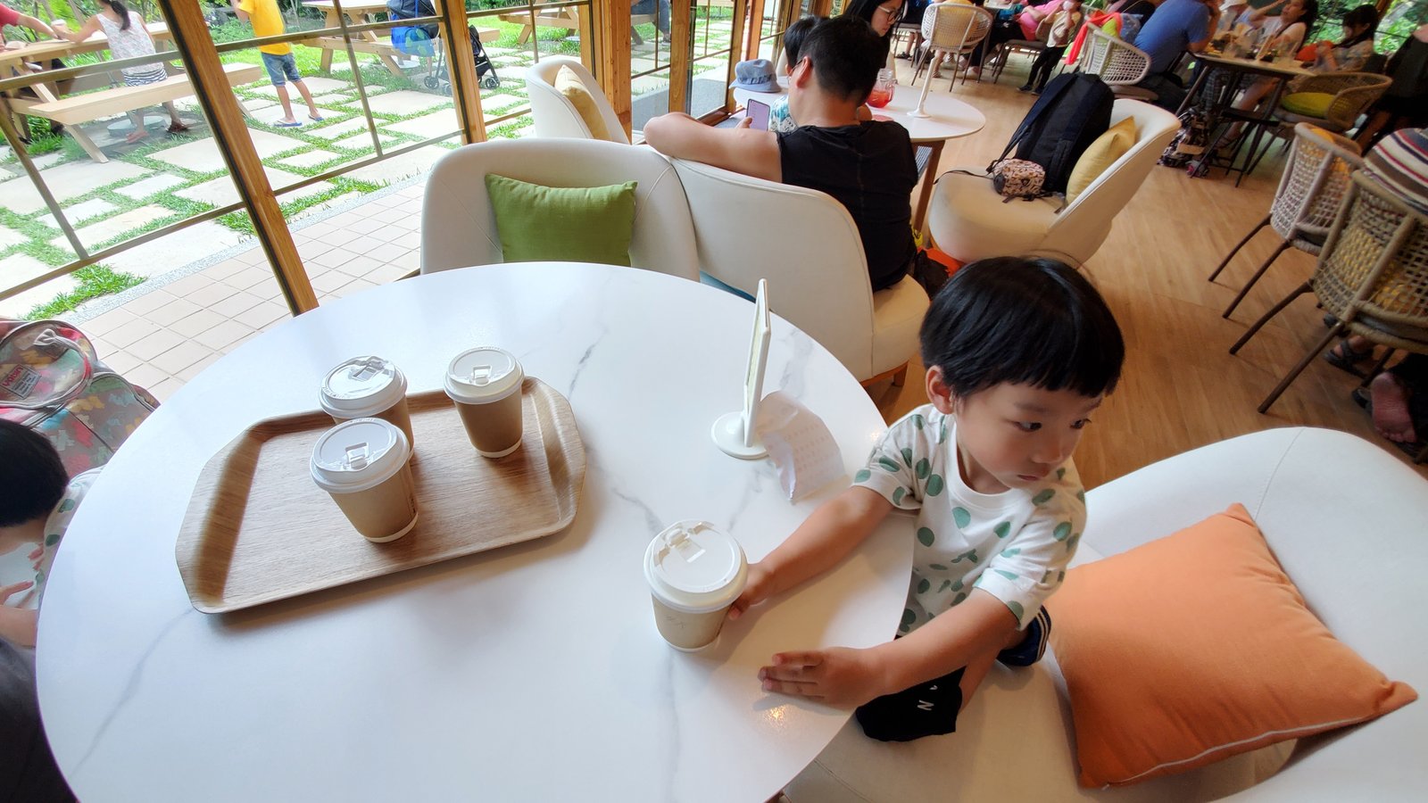 陽明山 福田園休閒農場：小溪玩水安全清涼/玻璃屋喝咖啡/ 芬
