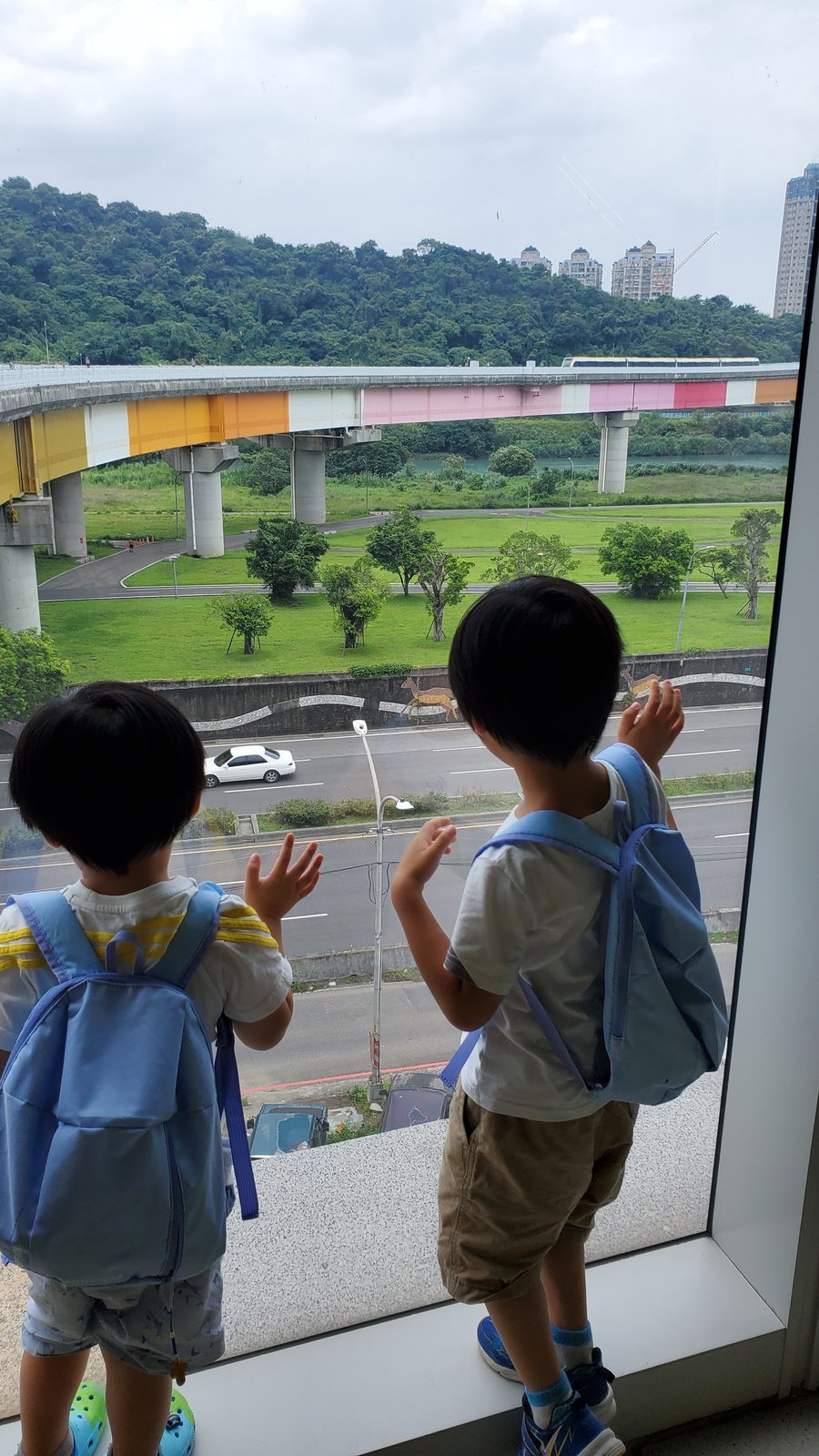 新北 環狀線 與安坑輕軌：小小鐵道迷之旅