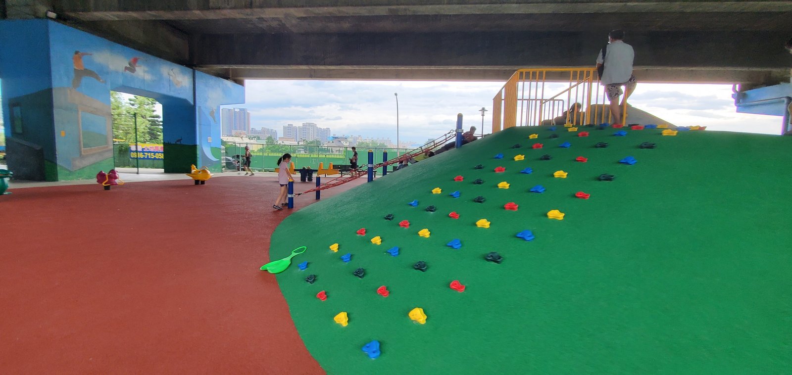 桃園 國2橋下兒童冒險公園：雨天晴天都能玩/ 瑪利歐水管跑酷