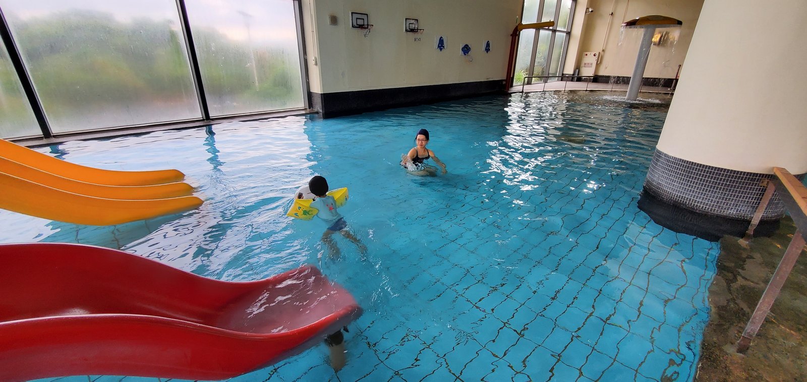 桃園中壢 南方莊園：親子室內溫水游泳池/ 室內外泡湯/ fu