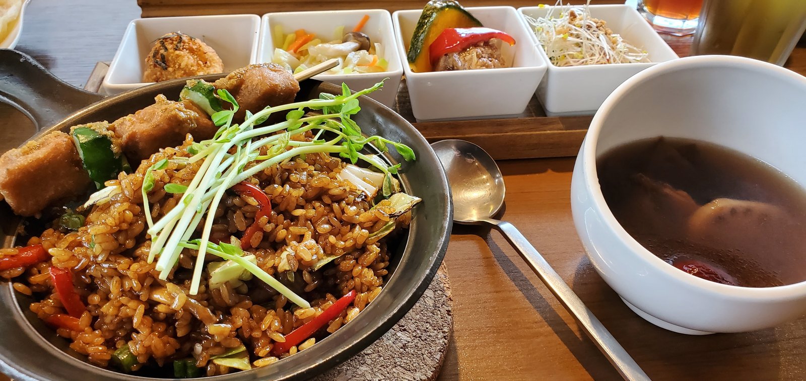 中壢 熱浪島南洋蔬食茶堂：蔬食料理超豐富/ 餐廳寬敞/ 親子