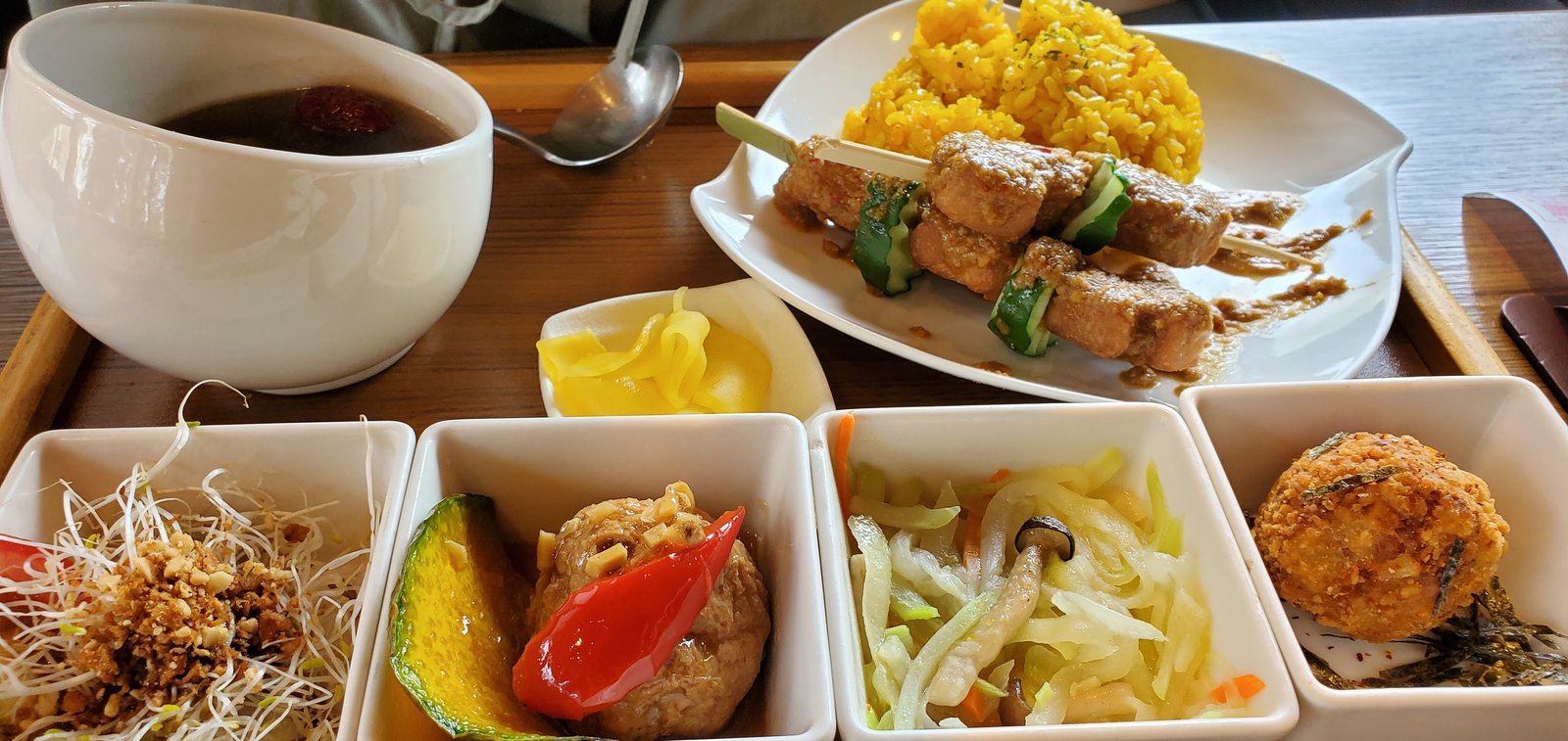 中壢 熱浪島南洋蔬食茶堂：蔬食料理超豐富/ 餐廳寬敞/ 親子