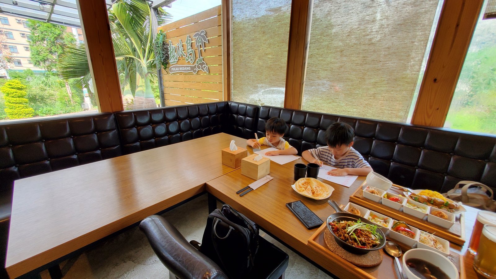中壢 熱浪島南洋蔬食茶堂：蔬食料理超豐富/ 餐廳寬敞/ 親子