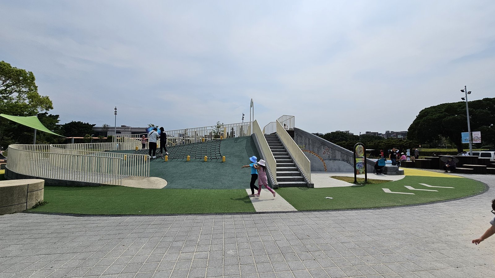 台北花博公園 新生園區：地球旅行場 特色公園/ 頭頂看飛機/