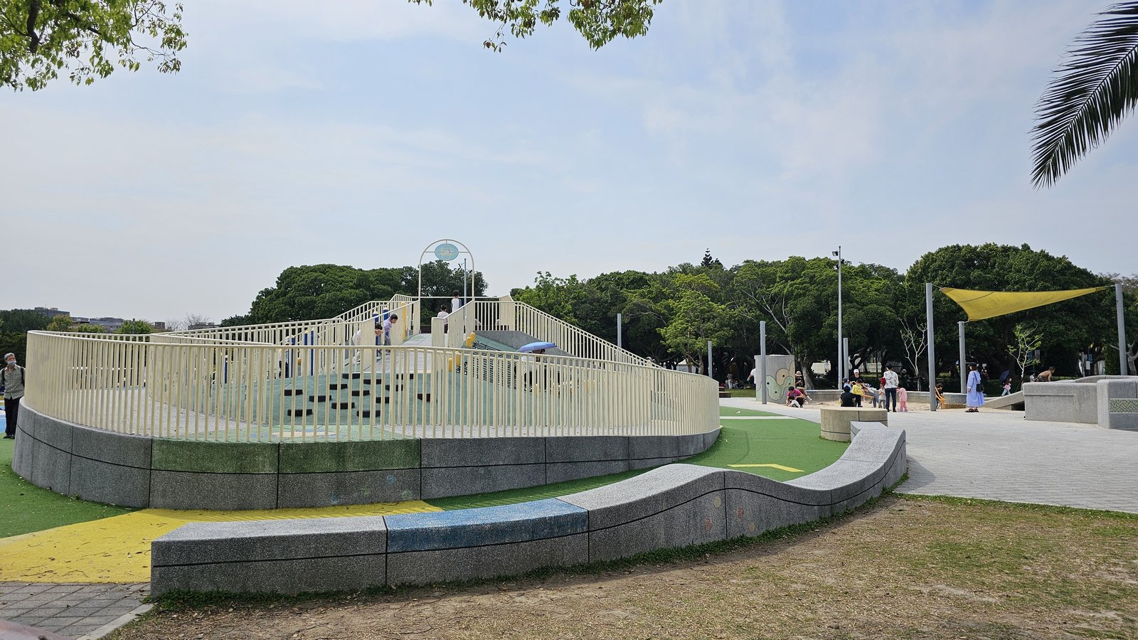 台北花博公園 新生園區：地球旅行場 特色公園/ 頭頂看飛機/