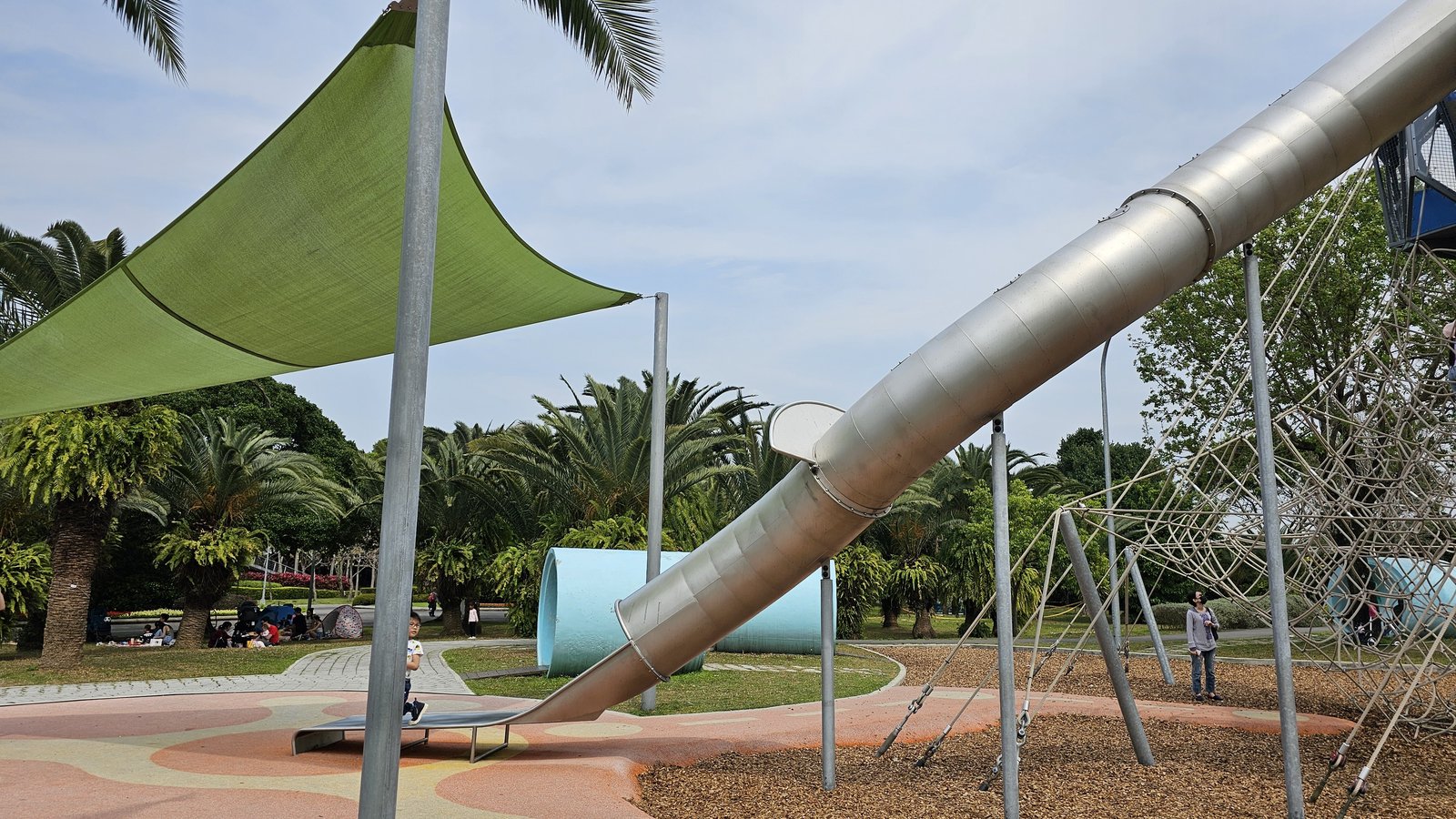 台北花博公園 新生園區：地球旅行場 特色公園/ 頭頂看飛機/