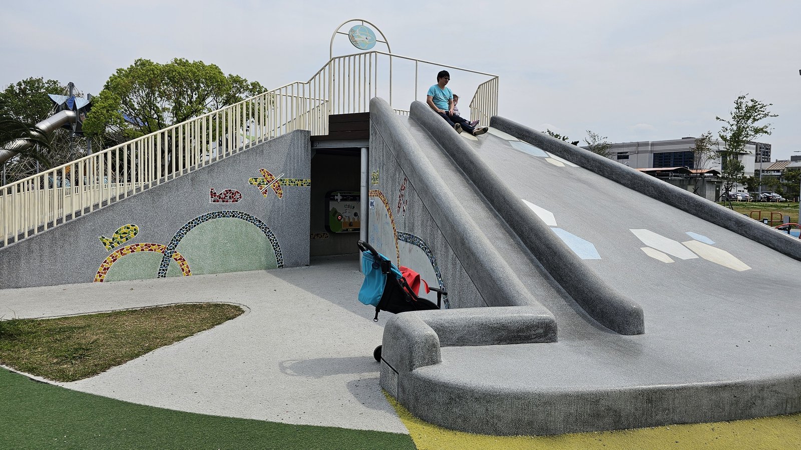 台北花博公園 新生園區：地球旅行場 特色公園/ 頭頂看飛機/