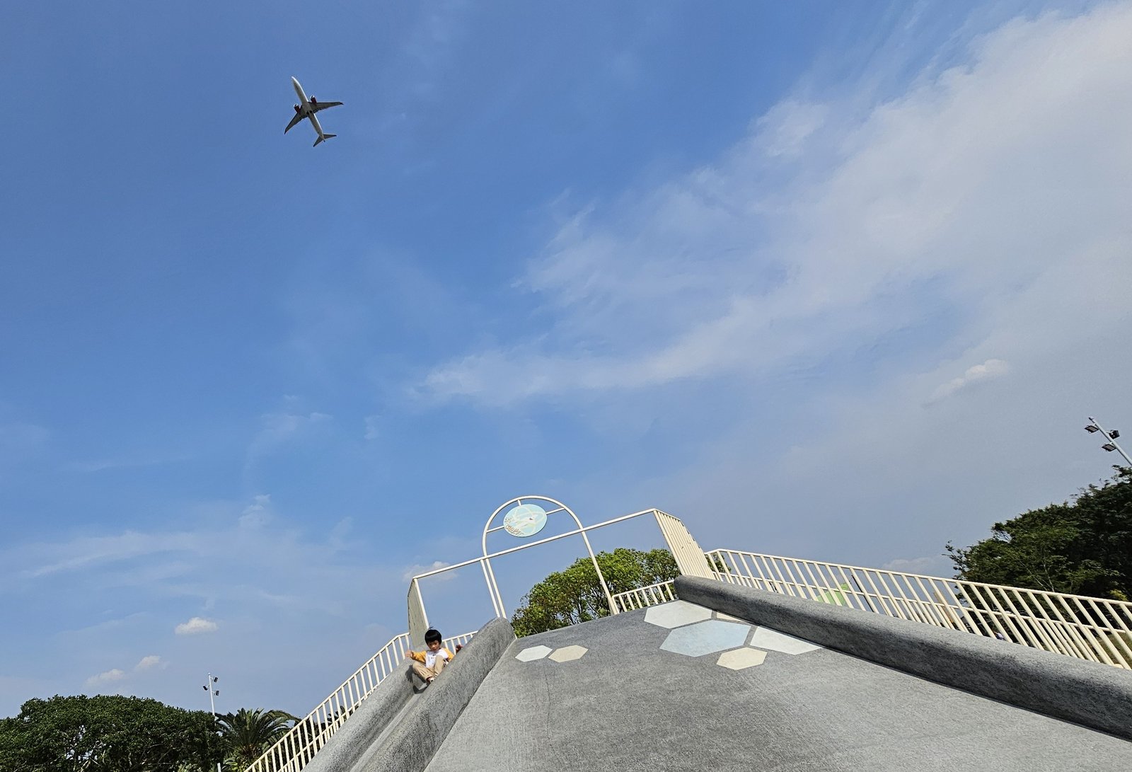 台北花博公園 新生園區：地球旅行場 特色公園/ 頭頂看飛機/