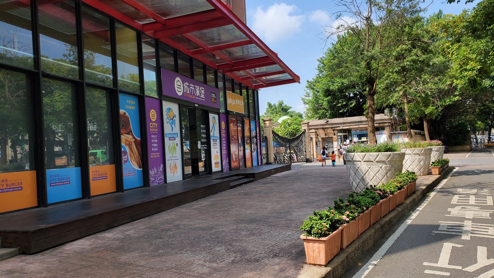 台北 自來水園區 水鄉庭園：歡樂的戶外戲水池/ 和小寶寶（1