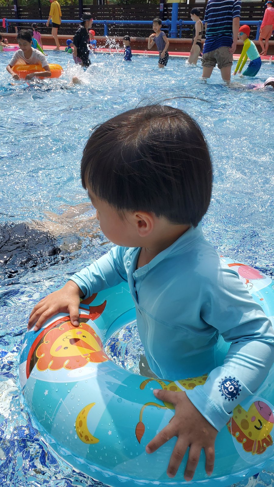 台北 自來水園區 水鄉庭園：歡樂的戶外戲水池/ 和小寶寶（1