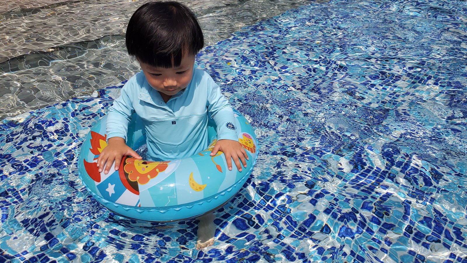 台北 自來水園區 水鄉庭園：歡樂的戶外戲水池/ 和小寶寶（1