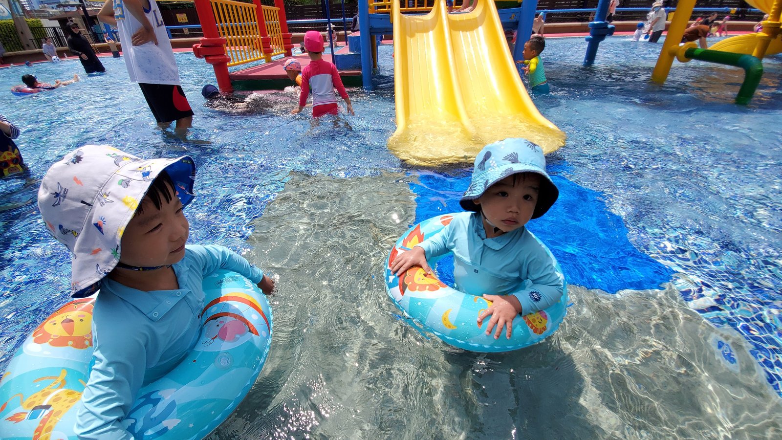 台北 自來水園區 水鄉庭園：歡樂的戶外戲水池/ 和小寶寶（1