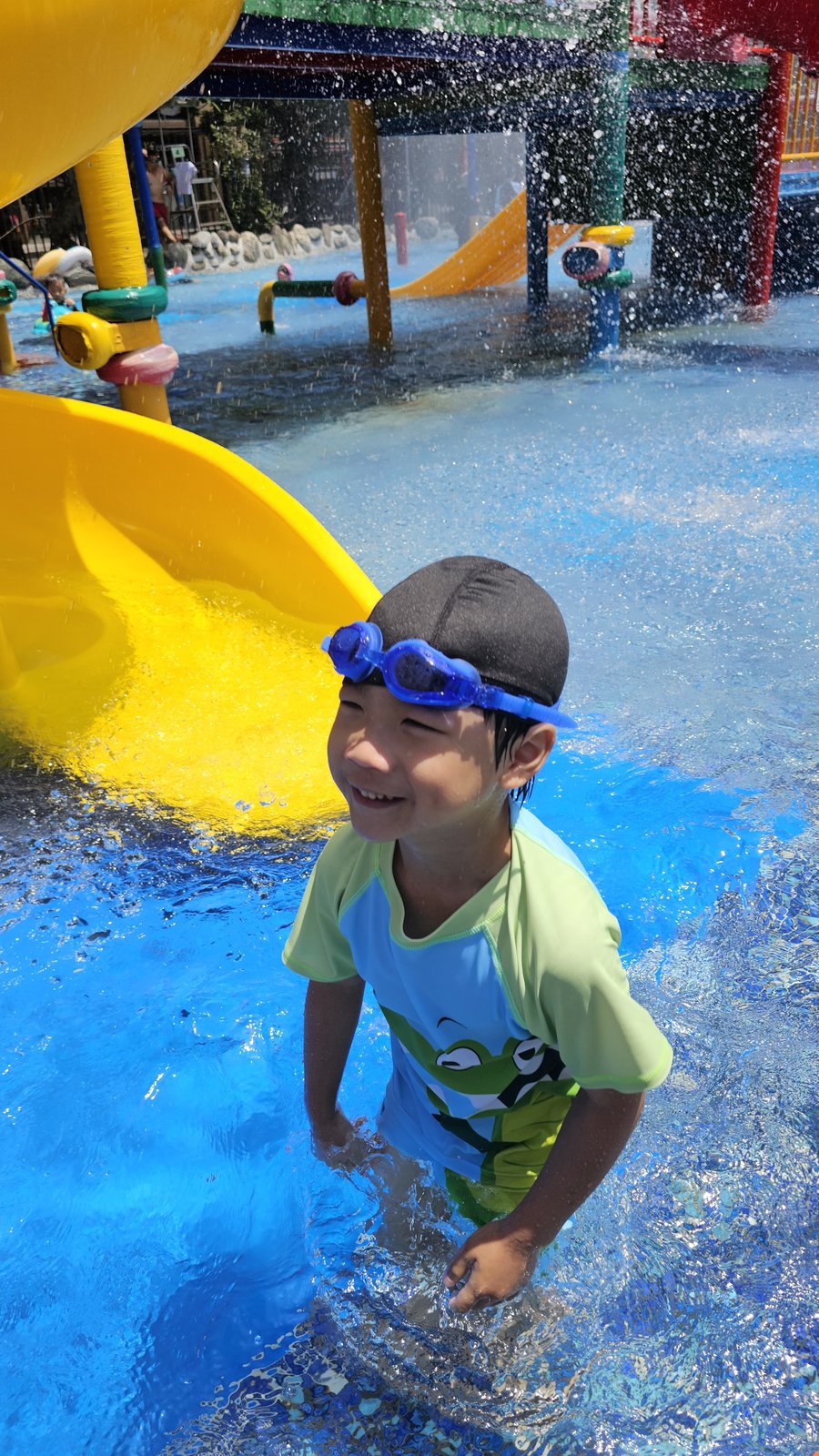 台北 自來水園區 水鄉庭園：歡樂的戶外戲水池/ 和小寶寶（1