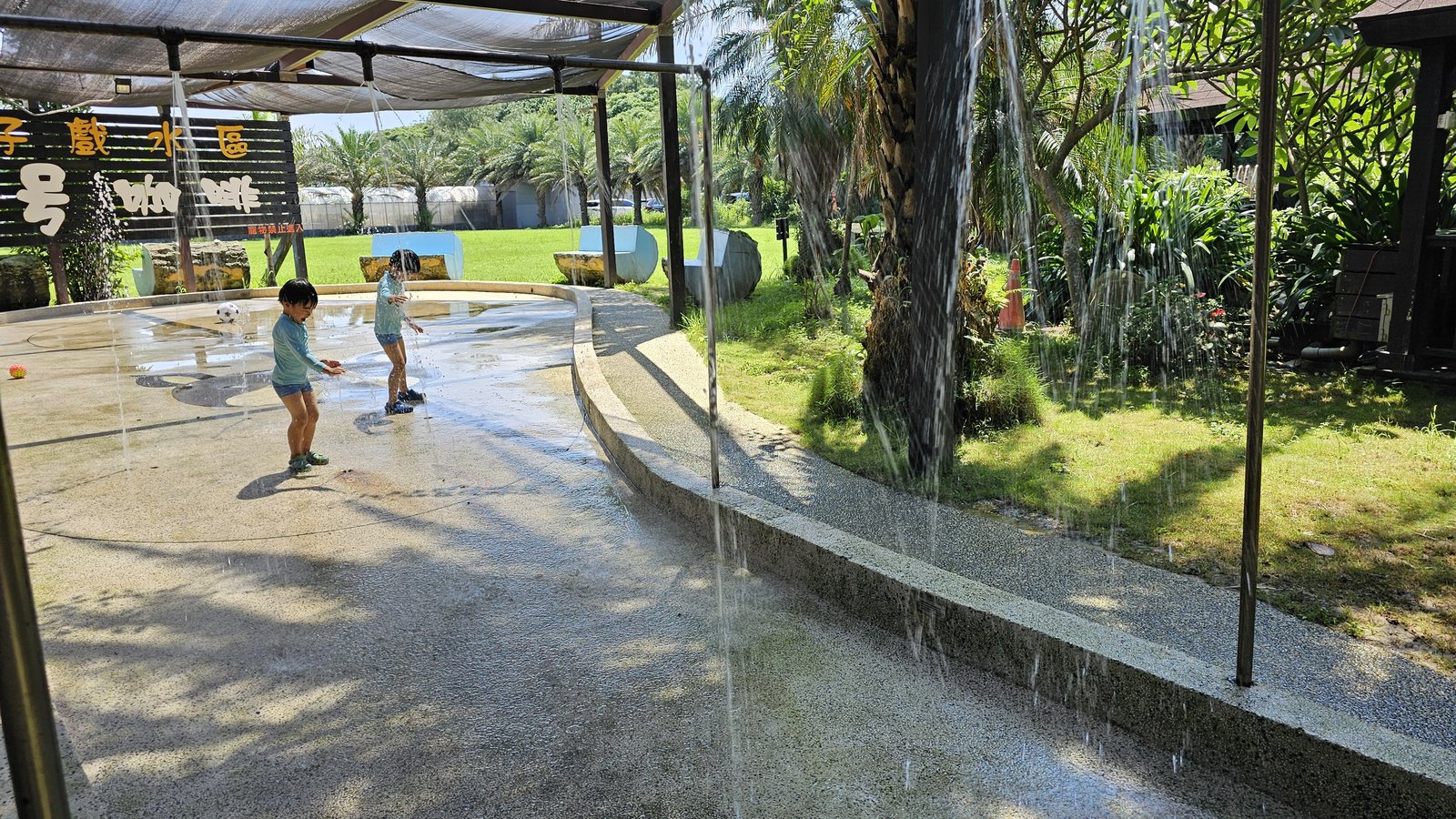 桃園新屋 玩水一日遊：永安海濱沙灘/ 3號咖啡/ 綠色隧道
