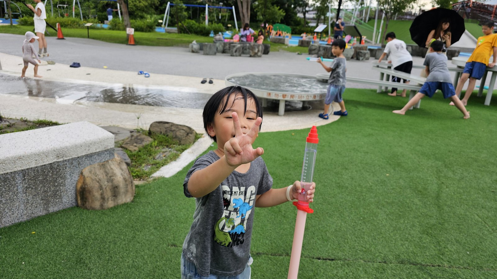 新北新店 陽光運動公園兒童遊戲區：夏日親子戲水好去處/ 環境